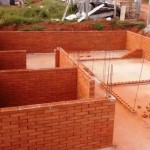 Construção com tijolo ecológico - Levantamento de paredes (obra em Varginha/MG)